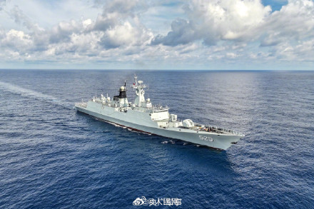 转发收藏！战舰和霞光同框上演硬核浪漫