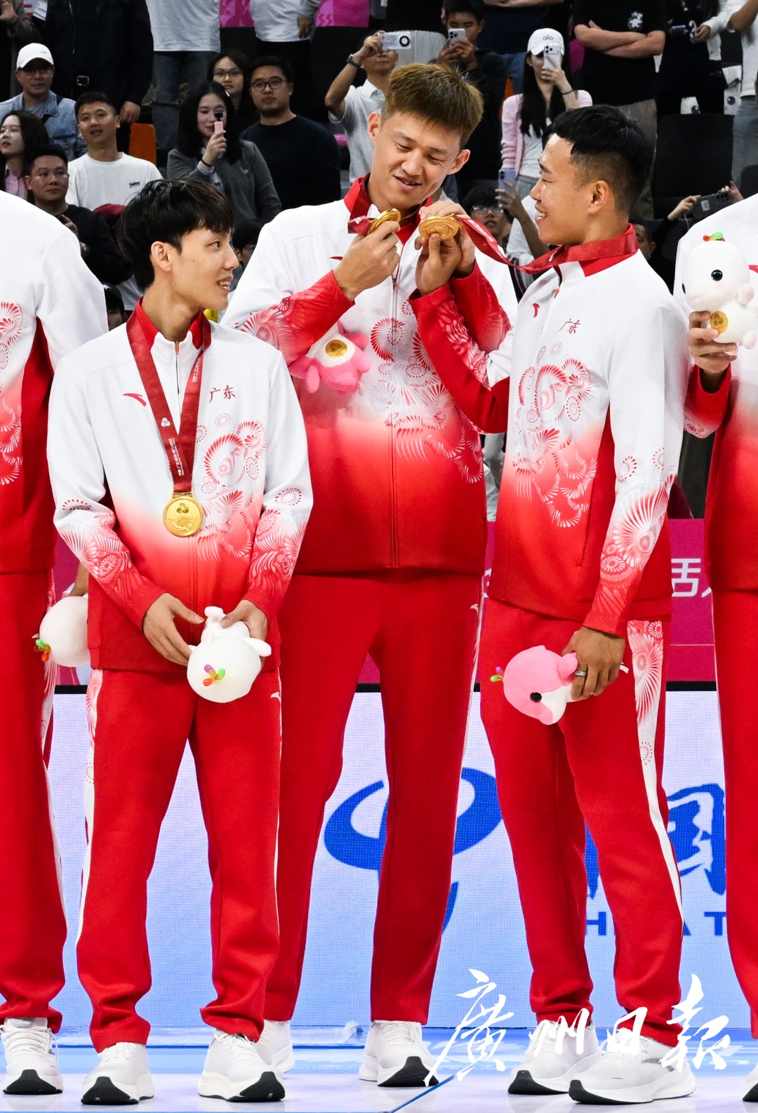 “把冠军留在广东”！广东男篮时隔12年夺冠，赵睿发文告别