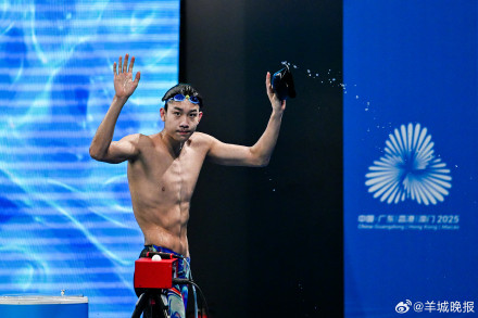 又破纪录了！张展硕十五运会已获3枚自由泳金牌