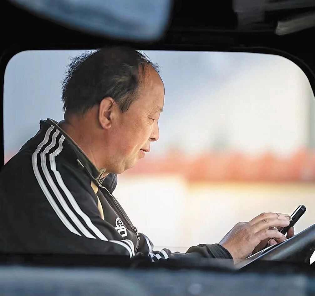 货车司机牛二哥：文学也可以“低小微”