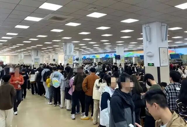 别人家的大学！华中科技大学食堂惊现8.8元“良心蟹”！学生：去晚就没了！