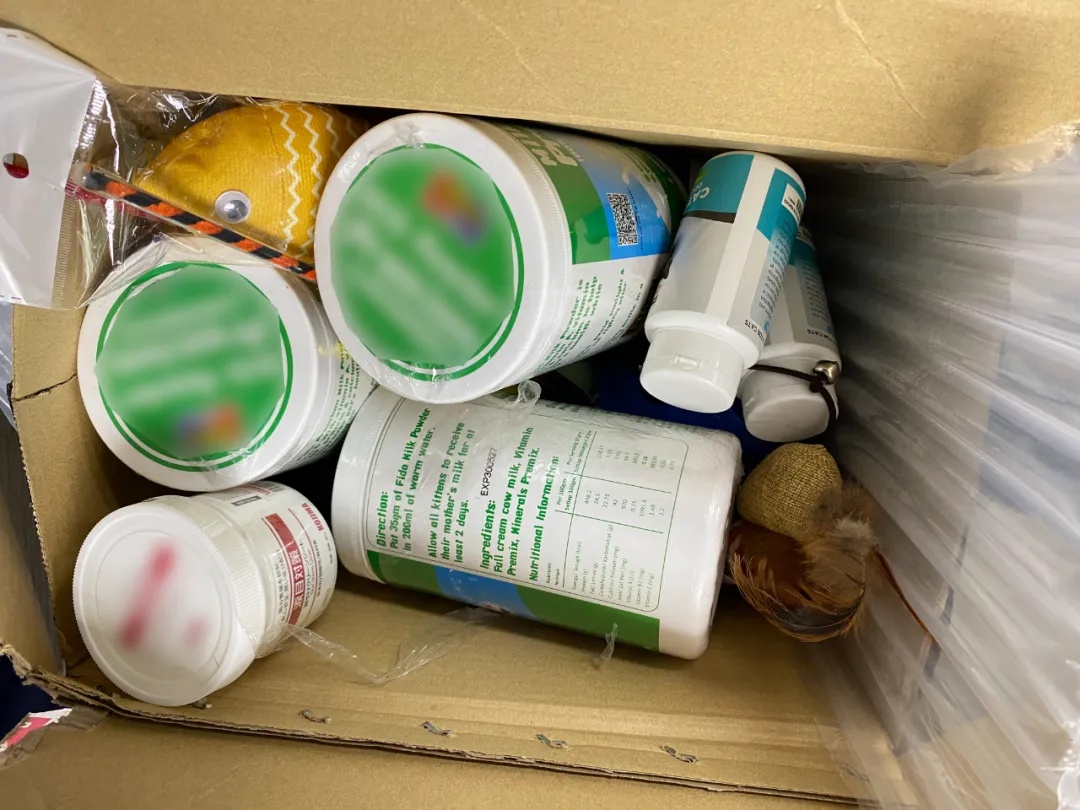 广州海关在“猫玩具”里查获一批粉白色块状物品，经鉴定含有毒品