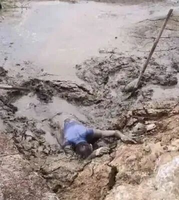 惊险！男子深陷淤泥“魔掌”近20小时