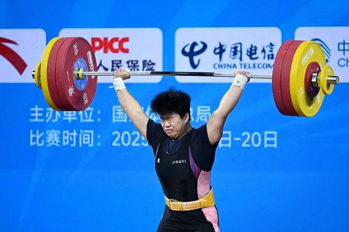 廖桂芳打破举重女子76公斤级挺举全国纪录夺冠 廖桂芳打破举重女子76公斤级挺举全国纪录夺冠