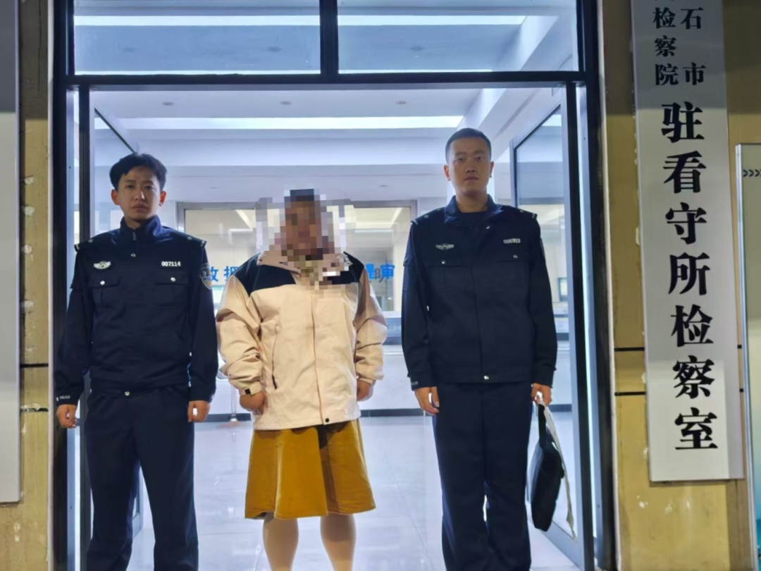 凭“照骗”借走1.5万，男子见到真人后“天塌了”！网友：性别没骗你