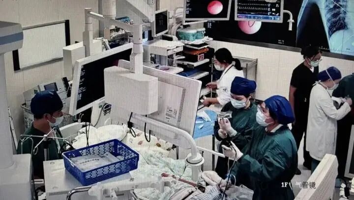 发热仅1天,肺全白了!这种病极度危险,千万别当普通感冒! 发热仅1天,肺全白了!这种病极度危险,千万别当普通感冒!