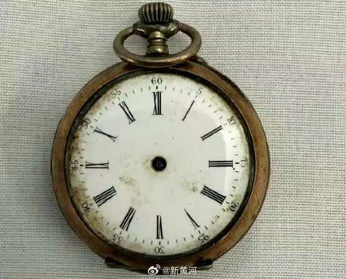 “泰坦尼克”号遇难者怀表将拍卖,价格或超933万元,是船上最富有乘客之一所有 “泰坦尼克”号遇难者怀表将拍卖,价格或超933万元,是船上最富有乘客之一所有