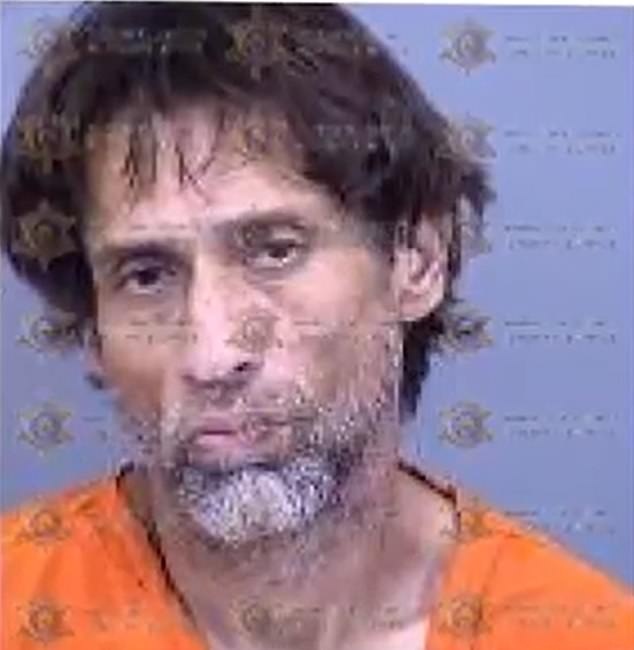 美国男子用电锯杀害女友,报警称动机是“她被附身了” 美国男子用电锯杀害女友,报警称动机是“她被附身了”