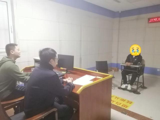 20次“盈利”养肥贪念！男子取10万现金等“专员”，民警：你被深度洗脑了