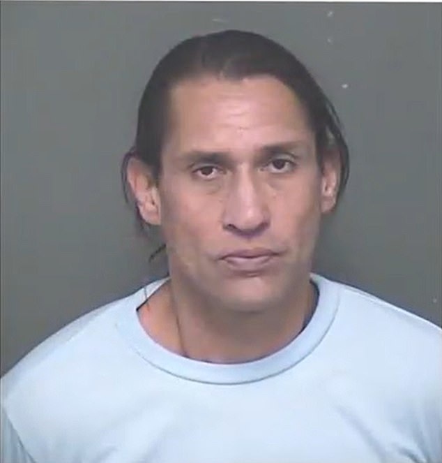 美国男子用电锯杀害女友,报警称动机是“她被附身了” 美国男子用电锯杀害女友,报警称动机是“她被附身了”