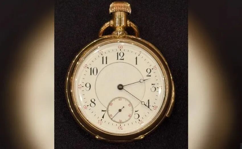 “泰坦尼克”号遇难者怀表将拍卖,时间停在主人沉海的一刻,价格或超百万英镑! “泰坦尼克”号遇难者怀表将拍卖,时间停在主人沉海的一刻,价格或超百万英镑!