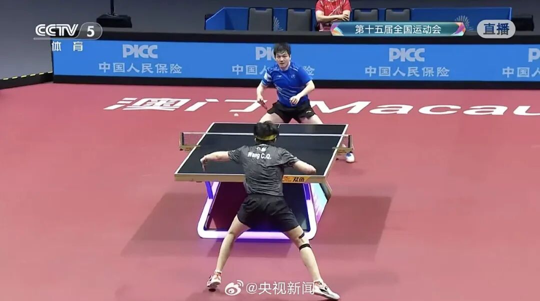 樊振东战胜王楚钦，进入决赛！“球台打出火星”