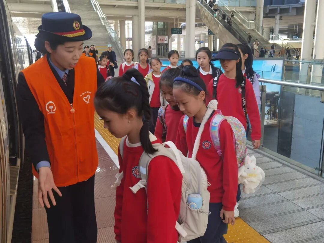 温州孩子的秋假来了！机场、动车站是这样的……