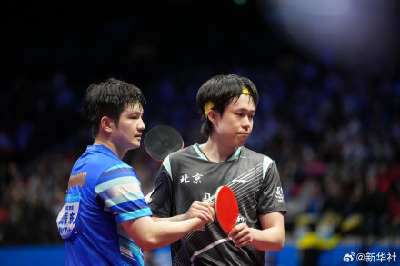 点赞！樊振东王楚钦握手致意