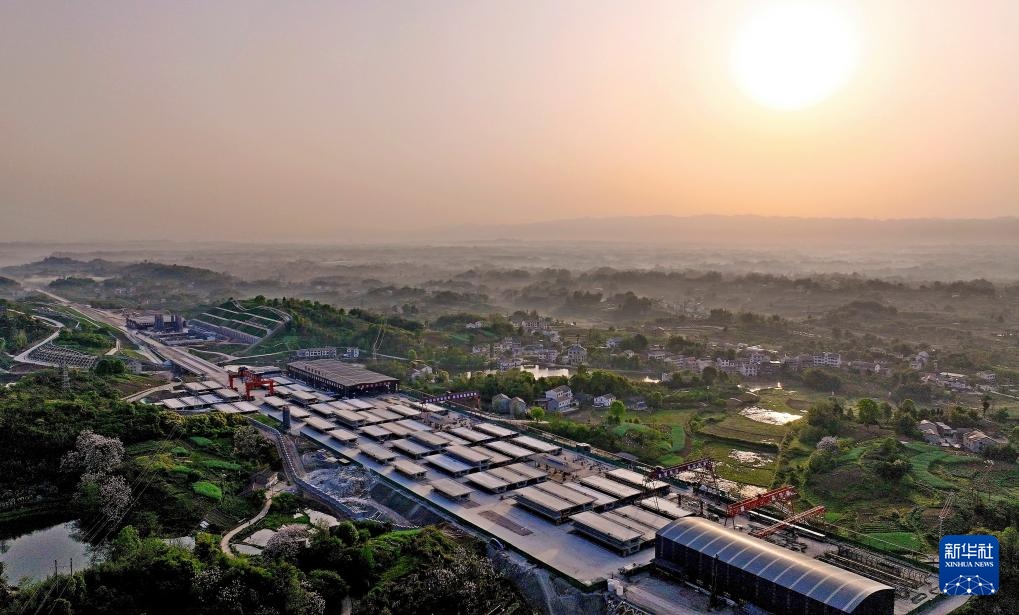 西渝高铁康渝段最大制梁场完成箱梁预制任务 西渝高铁康渝段最大制梁场完成箱梁预制任务