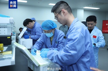 航天员带回了近100斤太空特产