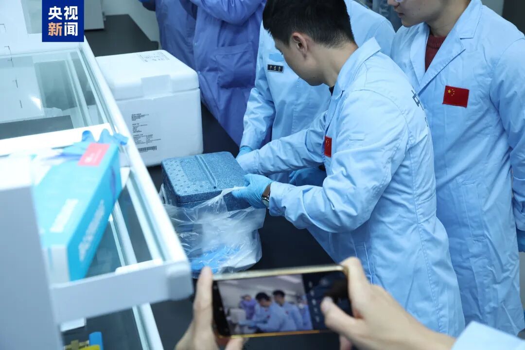 带回近100斤太空特产！已交付科学家