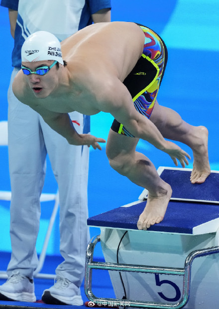 潘展乐实现100自全满贯