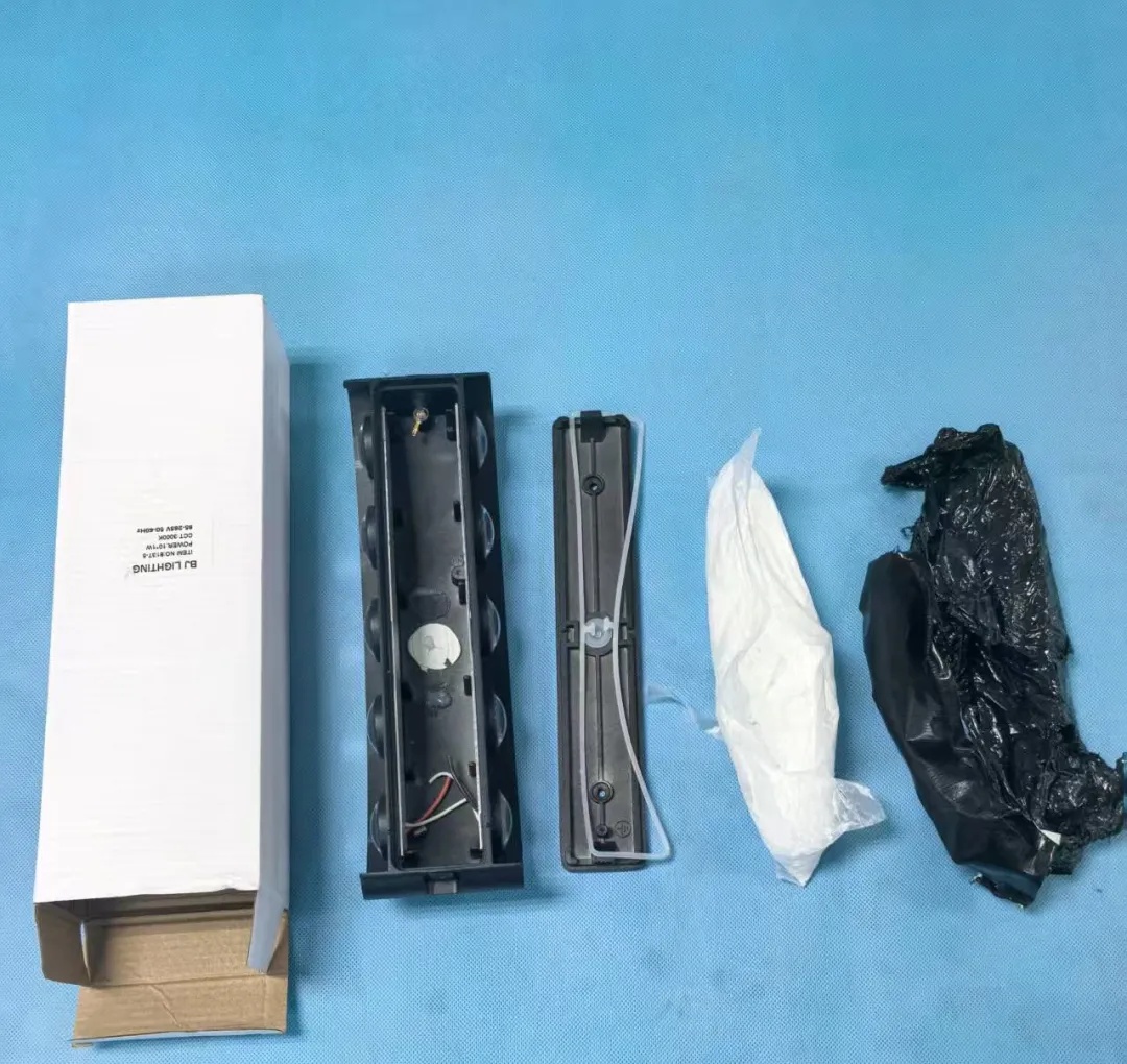 广州海关在一批灯具内部查获5084克冰毒