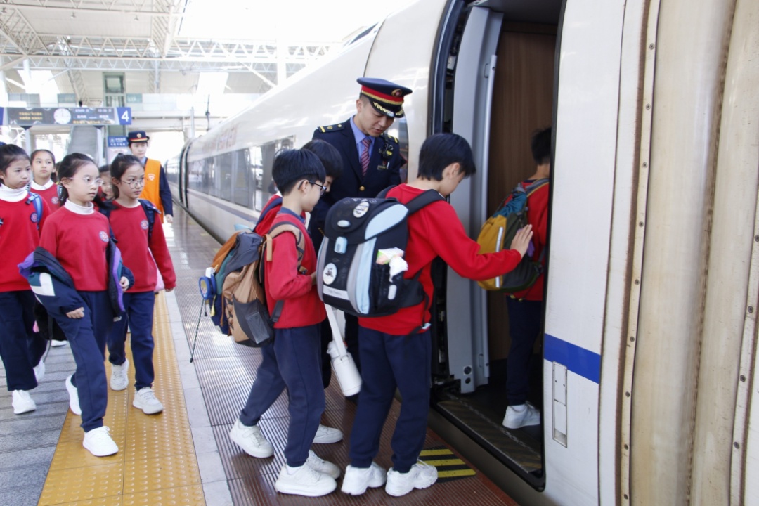 温州孩子的秋假来了！机场、动车站是这样的……