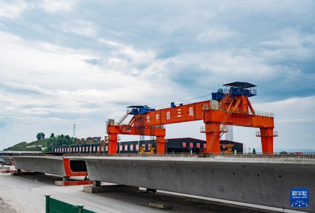 西渝高铁康渝段最大制梁场完成箱梁预制任务 西渝高铁康渝段最大制梁场完成箱梁预制任务