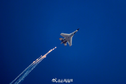 转存收藏!中国战机与蓝天适配度太高了 转存收藏!中国战机与蓝天适配度太高了