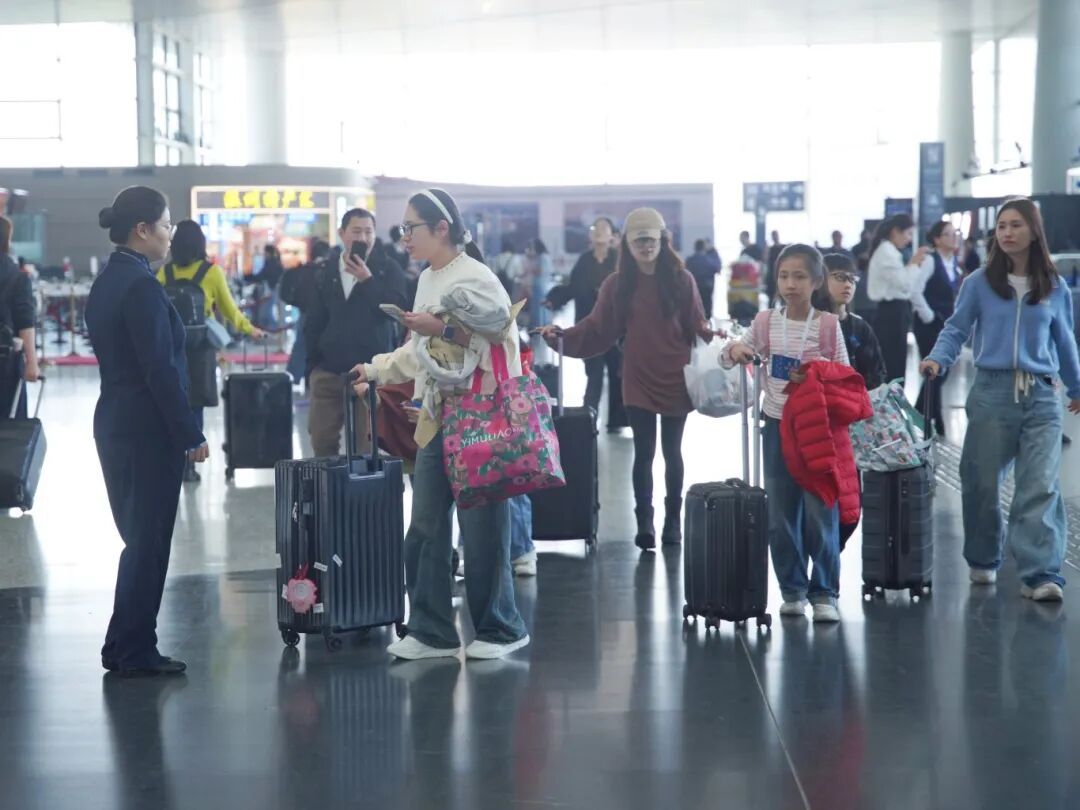 温州孩子的秋假来了！机场、动车站是这样的……