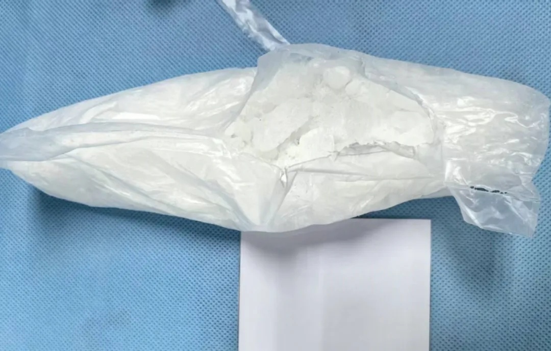 广州海关在一批灯具内部查获5084克冰毒