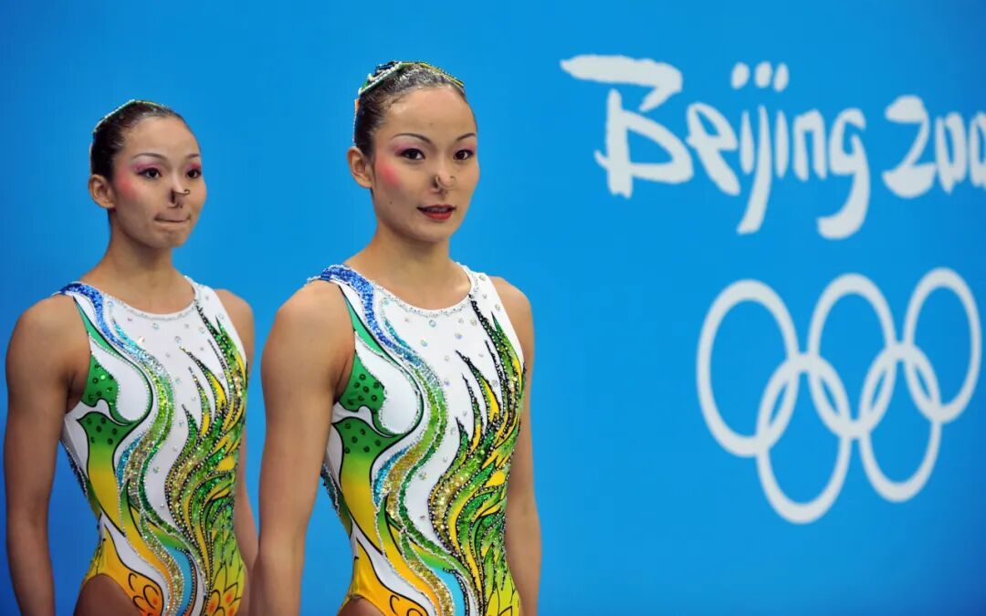 全运会花样游泳：领奖台上两对双胞胎，台下更多