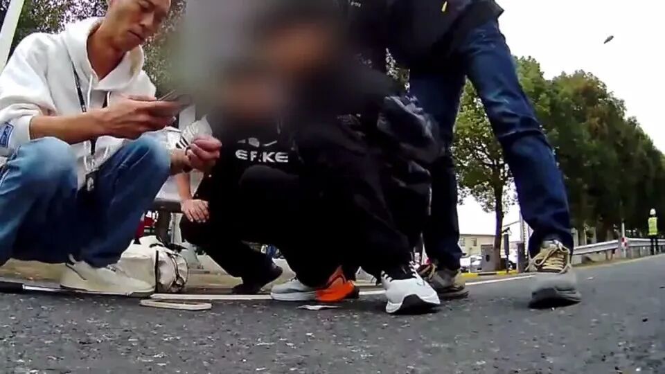 浙江网约车司机一个动作，乘客竟想要跳车？