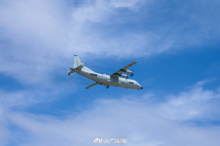 酷!海军航空兵预警指挥训练大片来了 酷!海军航空兵预警指挥训练大片来了