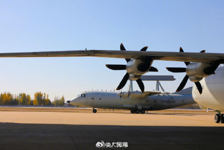 酷!海军航空兵预警指挥训练大片来了 酷!海军航空兵预警指挥训练大片来了