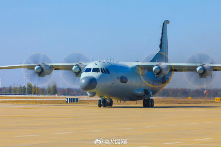 酷!海军航空兵预警指挥训练大片来了 酷!海军航空兵预警指挥训练大片来了