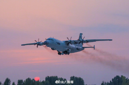 酷!海军航空兵预警指挥训练大片来了 酷!海军航空兵预警指挥训练大片来了