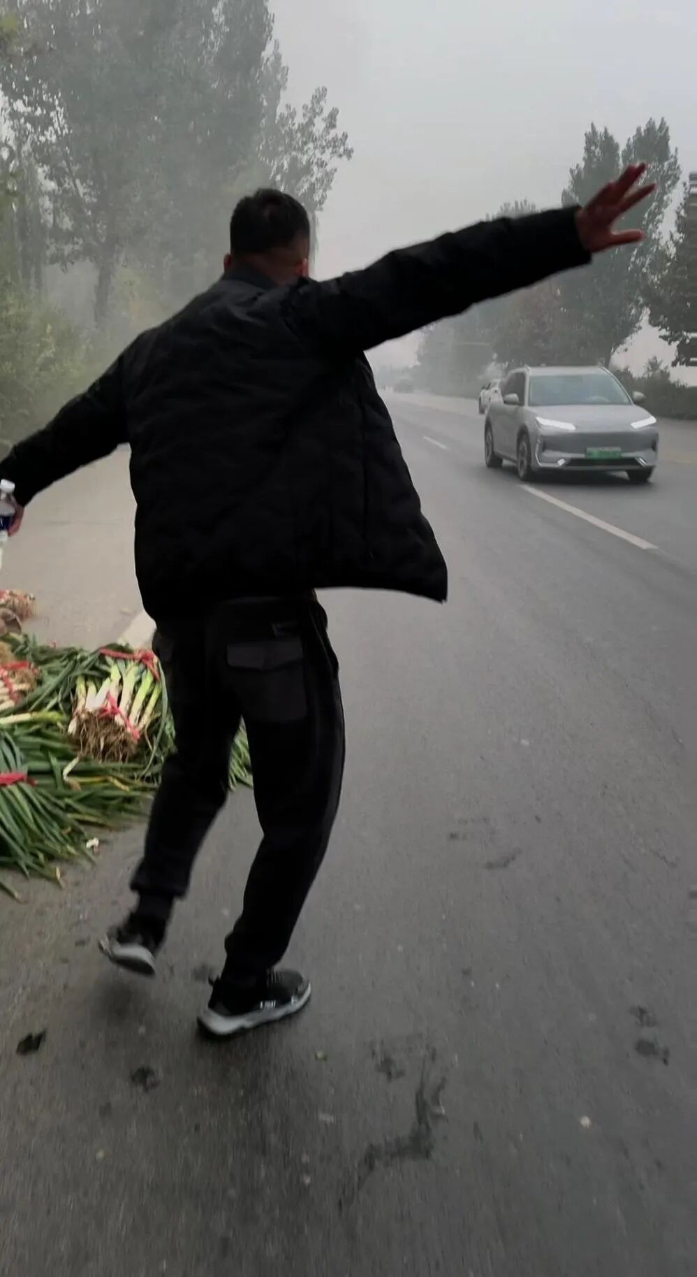 先帮救火再帮卖葱，温暖后续来了！