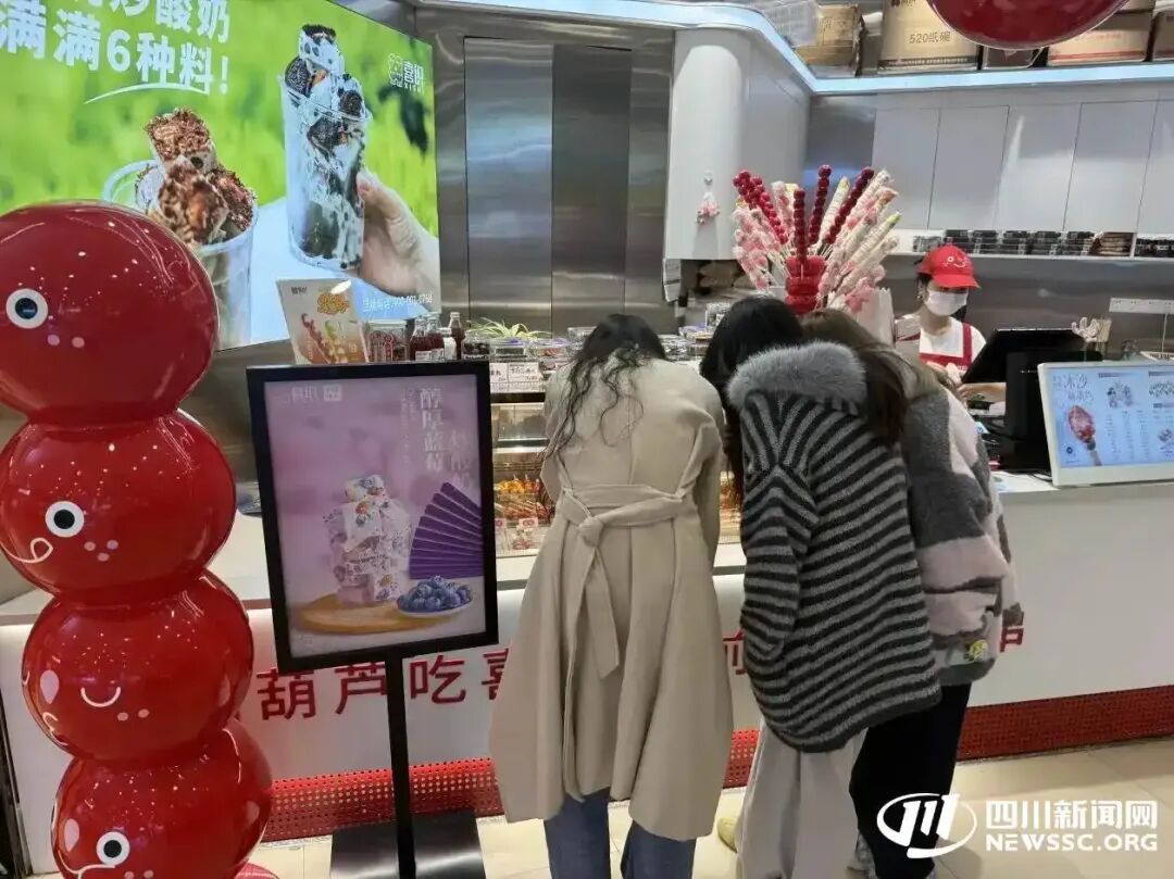 “奶皮子糖葫芦”爆火 潜藏健康风险应警惕