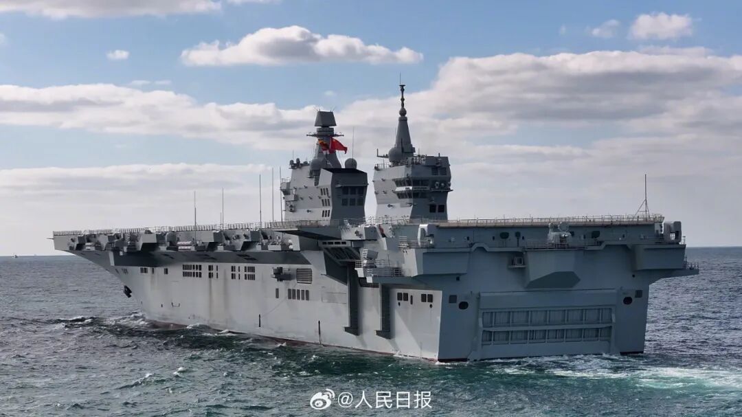 现场画面！海军四川舰顺利完成首次航行试验