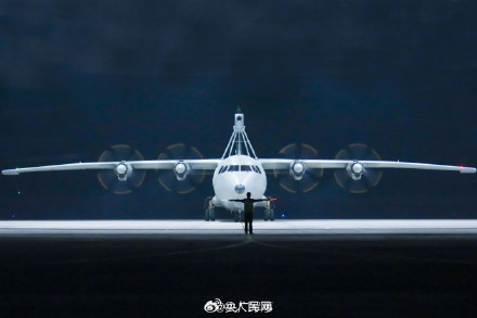 酷!海军航空兵预警指挥训练大片来了 酷!海军航空兵预警指挥训练大片来了