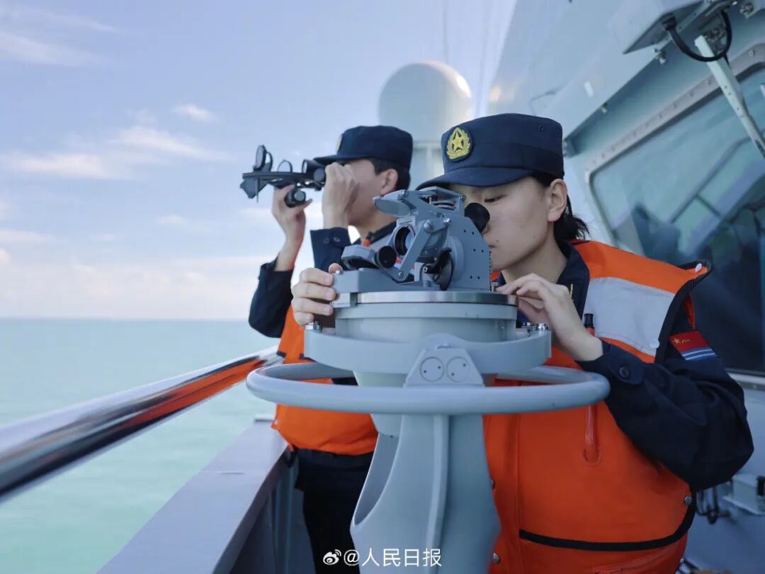 现场画面！海军四川舰顺利完成首次航行试验