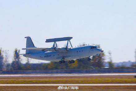 酷!海军航空兵预警指挥训练大片来了 酷!海军航空兵预警指挥训练大片来了