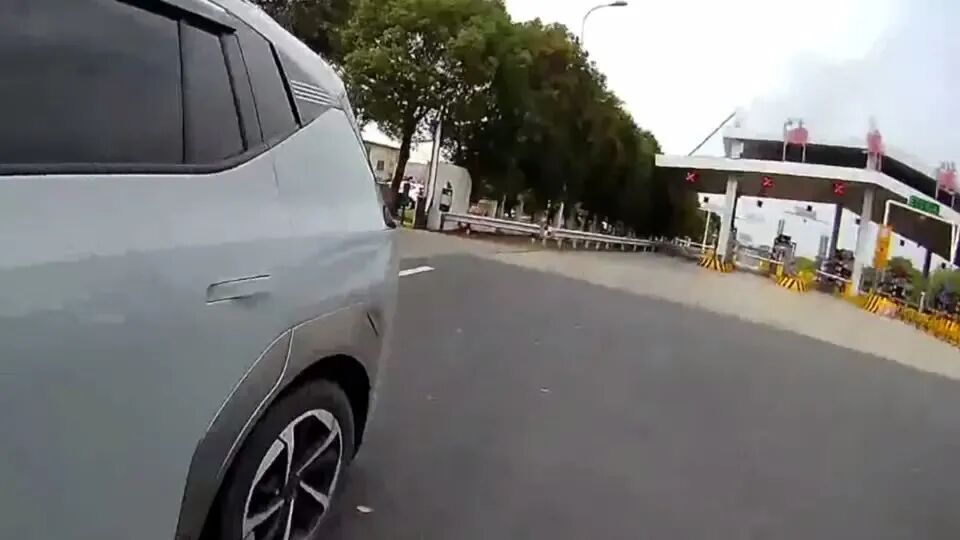 浙江网约车司机一个动作，乘客竟想要跳车？