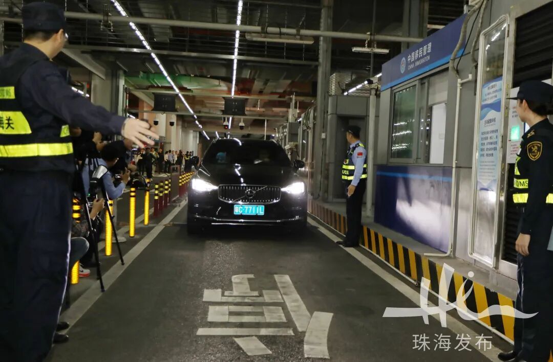 “粤车南下”首车出发!从珠海驶向香港 “粤车南下”首车出发!从珠海驶向香港