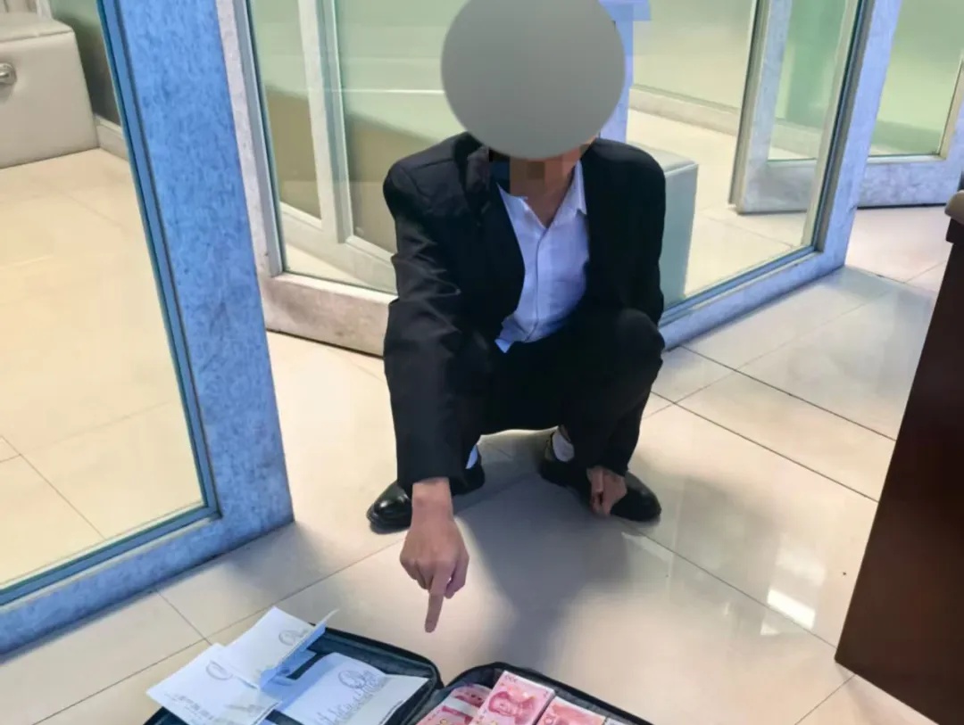 “检察官助理”上门取走101万元？