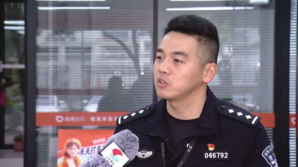 浙江网约车司机一个动作，乘客竟想要跳车？