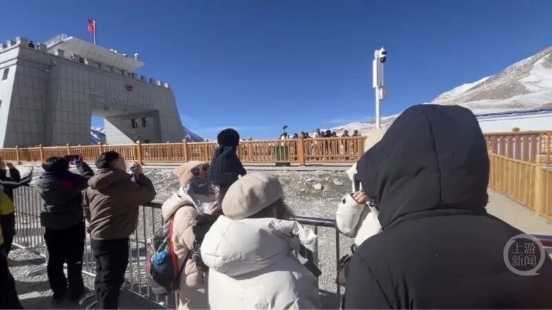 新疆红其拉甫国门因《奔跑吧》拍摄封闭栈道,引游客不满:千里奔赴,却吃了“闭门羹”,多方回应 新疆红其拉甫国门因《奔跑吧》拍摄封闭栈道,引游客不满:千里奔赴,却吃了“闭门羹”,多方回应