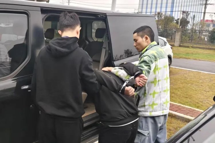 江西九江警方抓获“解BL锁”诈骗团伙 江西九江警方抓获“解BL锁”诈骗团伙