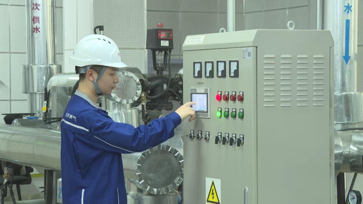 北京已启动正式供暖 摸摸暖气片热不热? 北京已启动正式供暖 摸摸暖气片热不热?