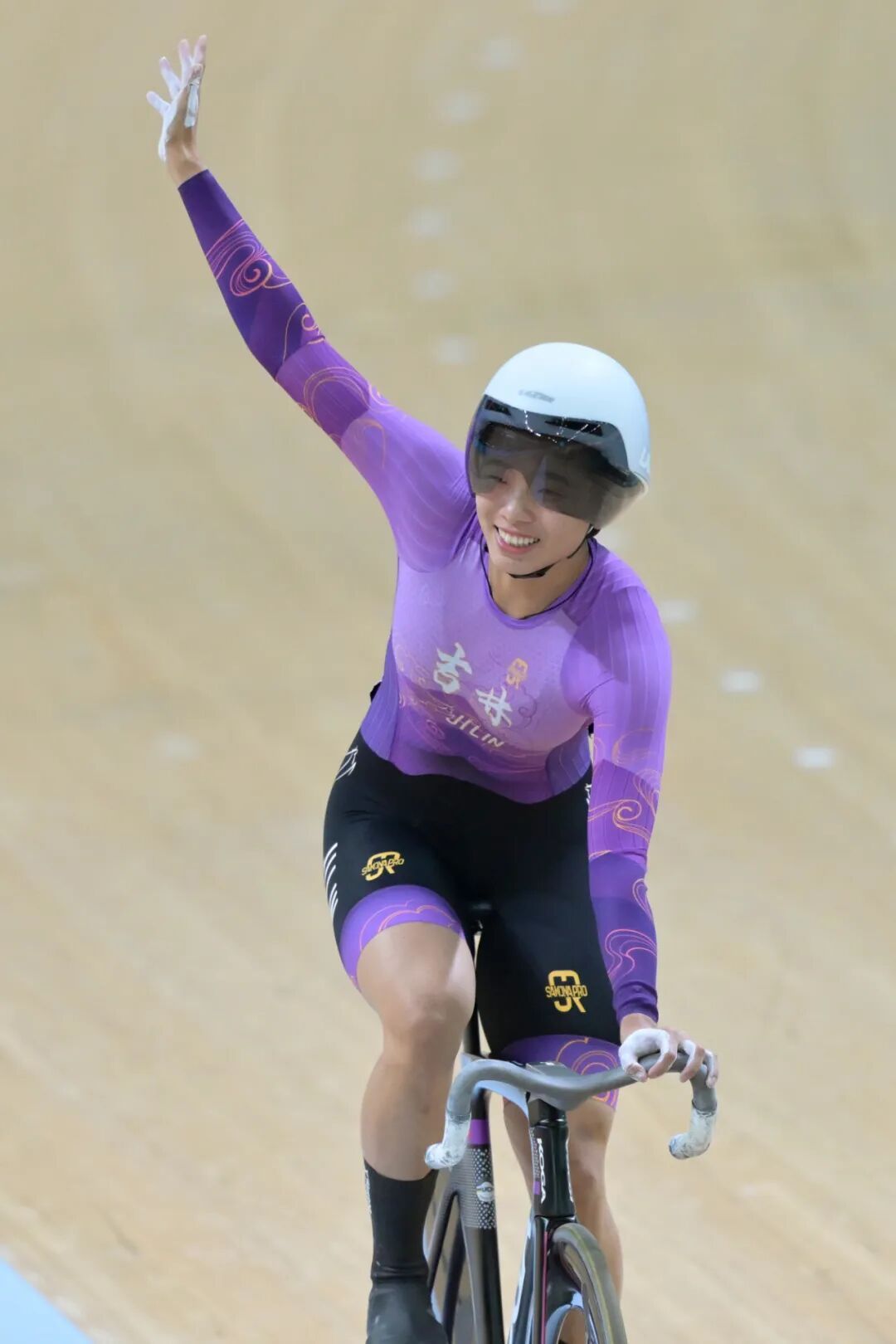 三冠王!吉林姑娘,好样的! 三冠王!吉林姑娘,好样的!