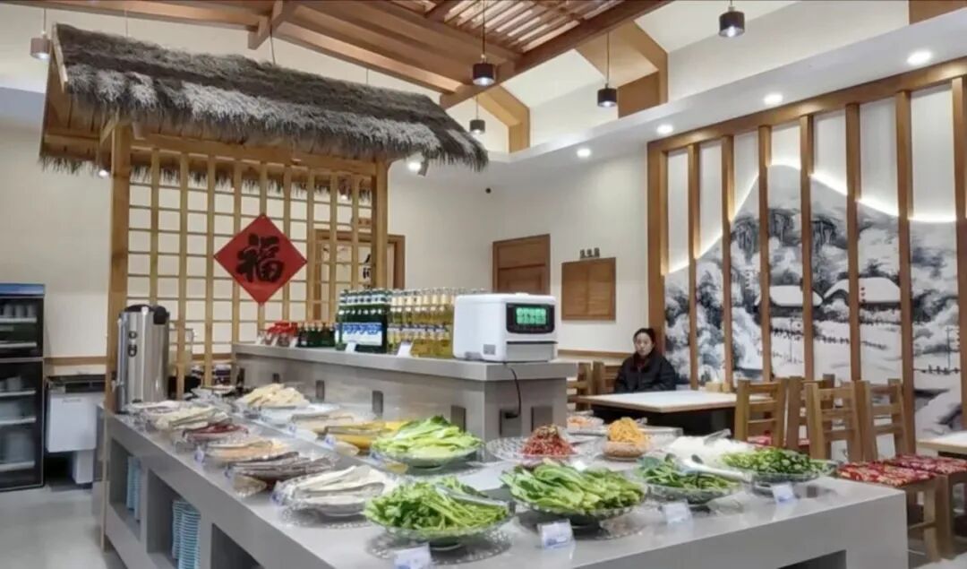 “中国雪乡”开园首日，迎宾又迎雪