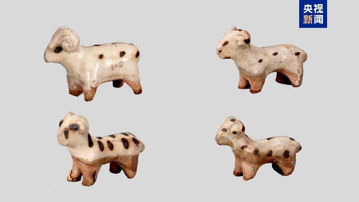 天儿冷想吃涮羊肉?但不许打它的主意! 天儿冷想吃涮羊肉?但不许打它的主意!